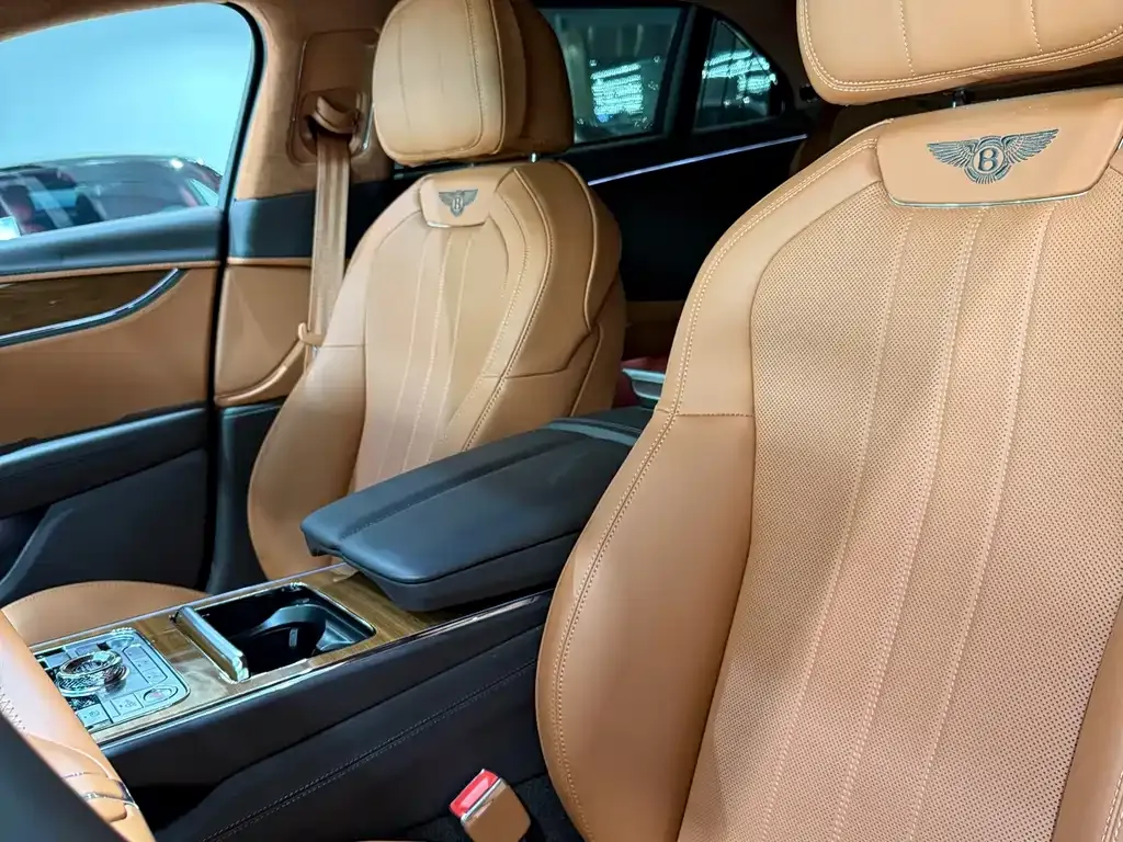Bentley Flying Spur — фото 9