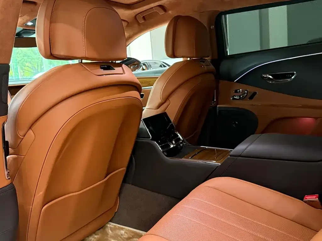Bentley Flying Spur — фото 2