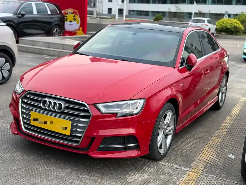Audi A3 — фото 1