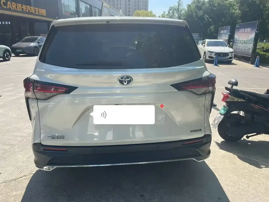 Toyota Granvia — фото 3