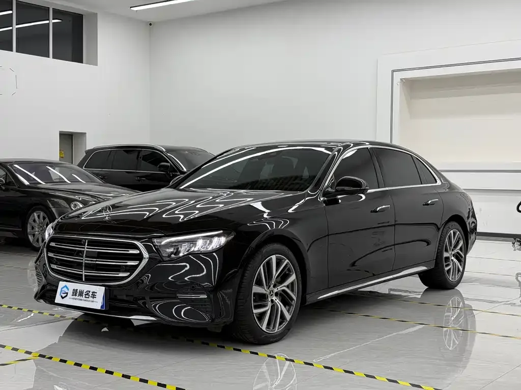 Mercedes-Benz E-Class — фото 1