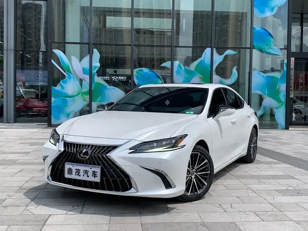 Lexus ES — фото 1