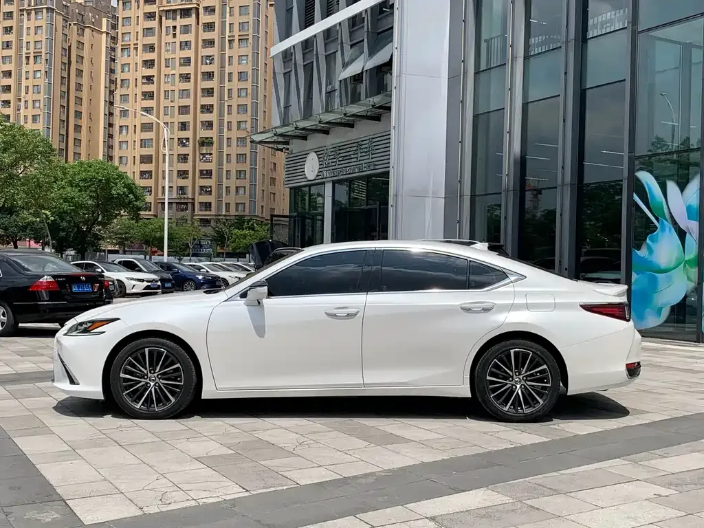 Lexus ES — фото 8