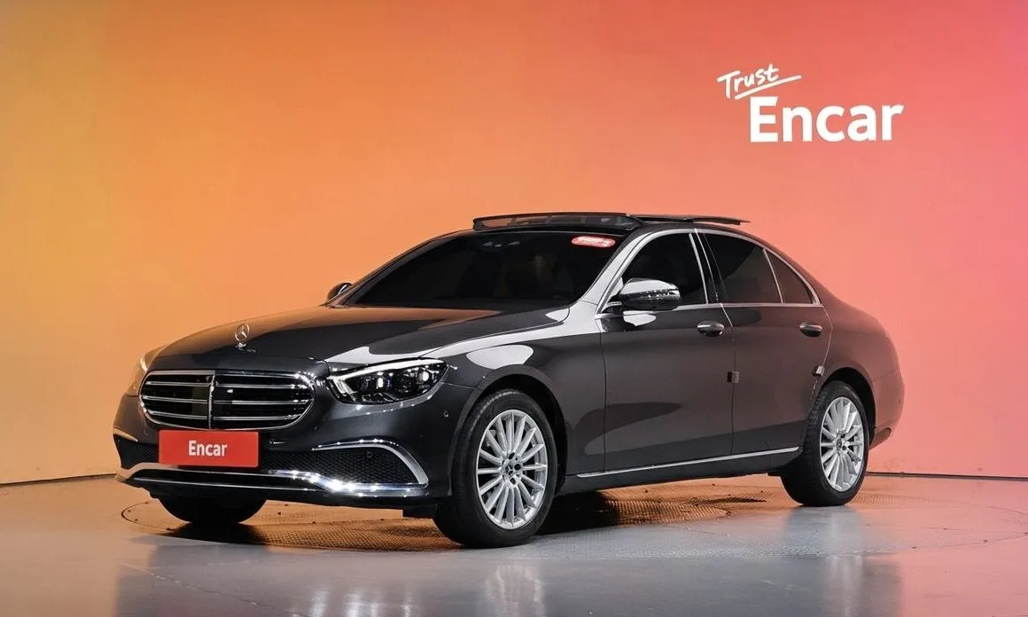 Mercedes-Benz E-Class — фото 1