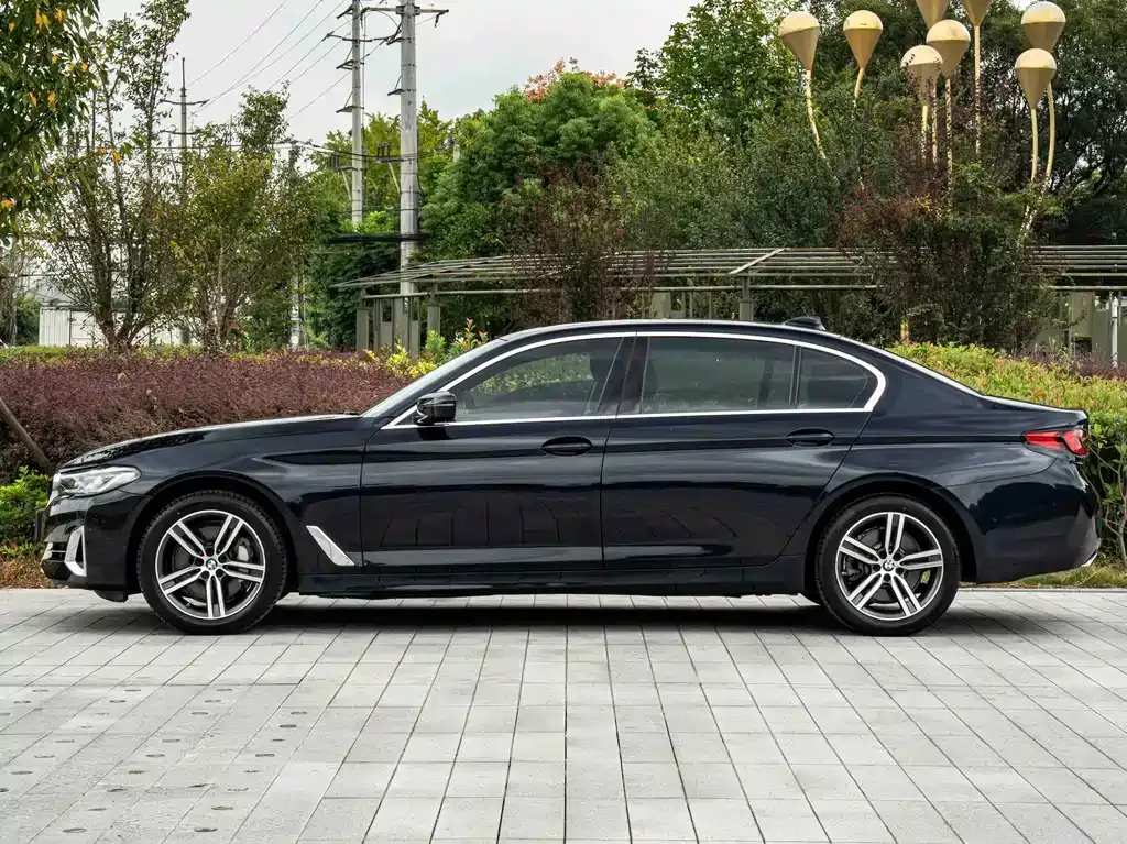 BMW 5 Series — фото 9