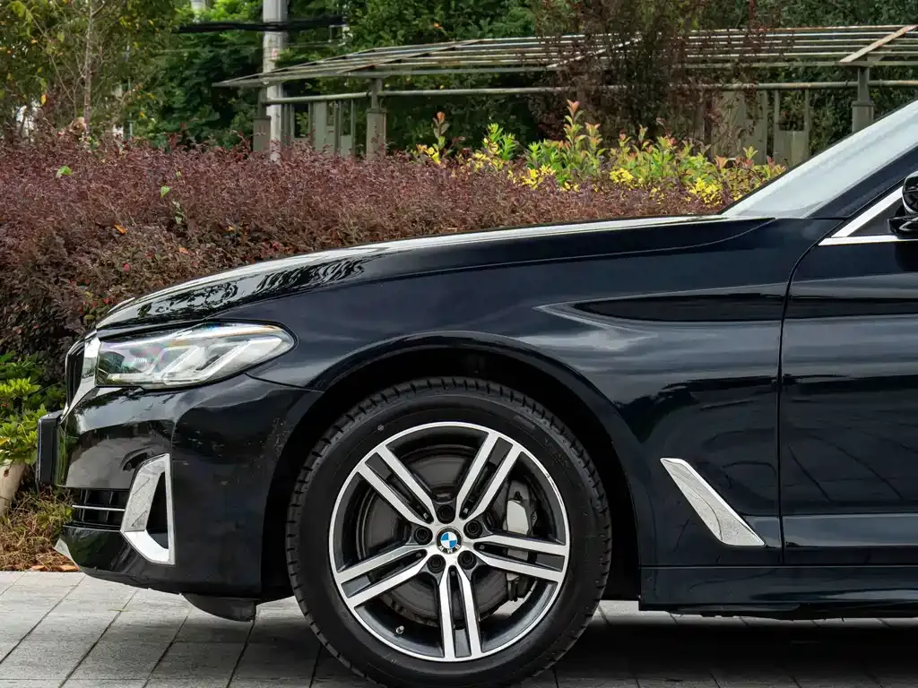 BMW 5 Series — фото 10