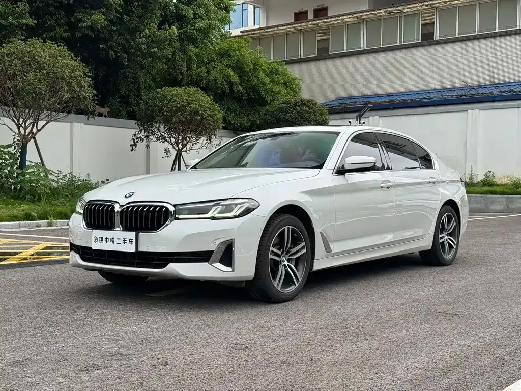 BMW 5 Series — фото 1