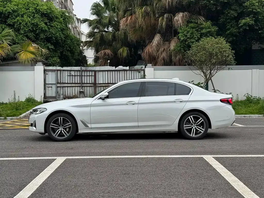 BMW 5 Series — фото 5