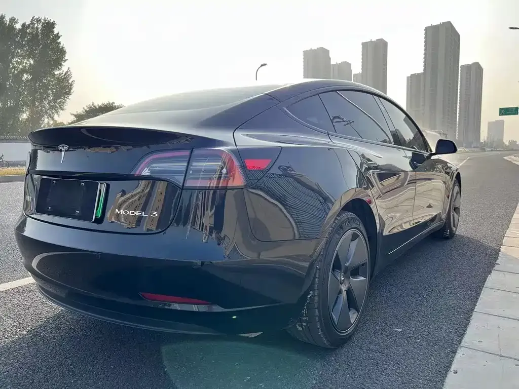 Tesla Model 3 — фото 6