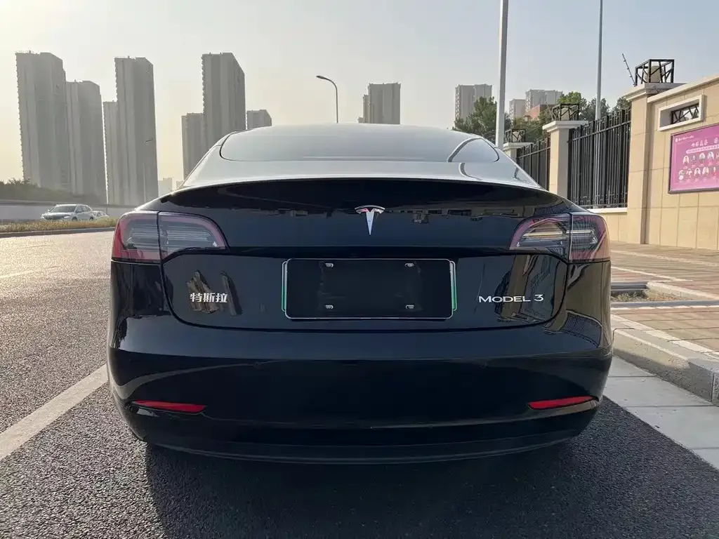 Tesla Model 3 — фото 7