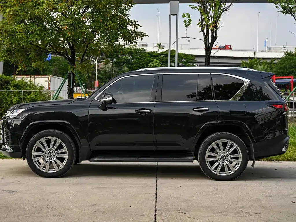 Lexus LX — фото 9