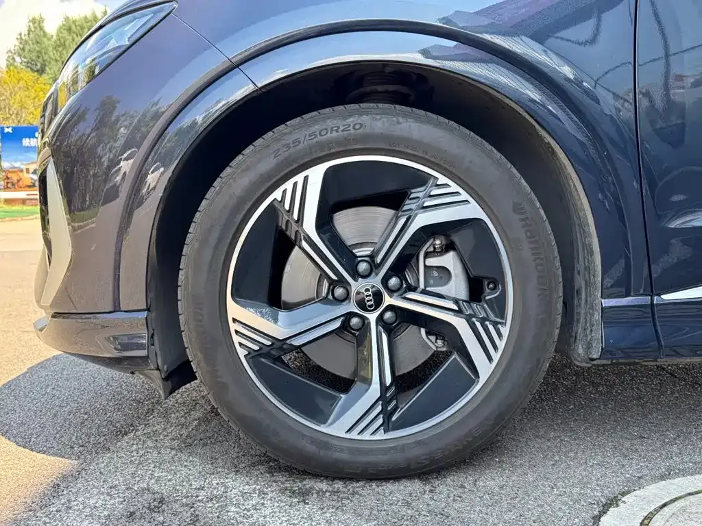 Audi Q4 e-tron — фото 9