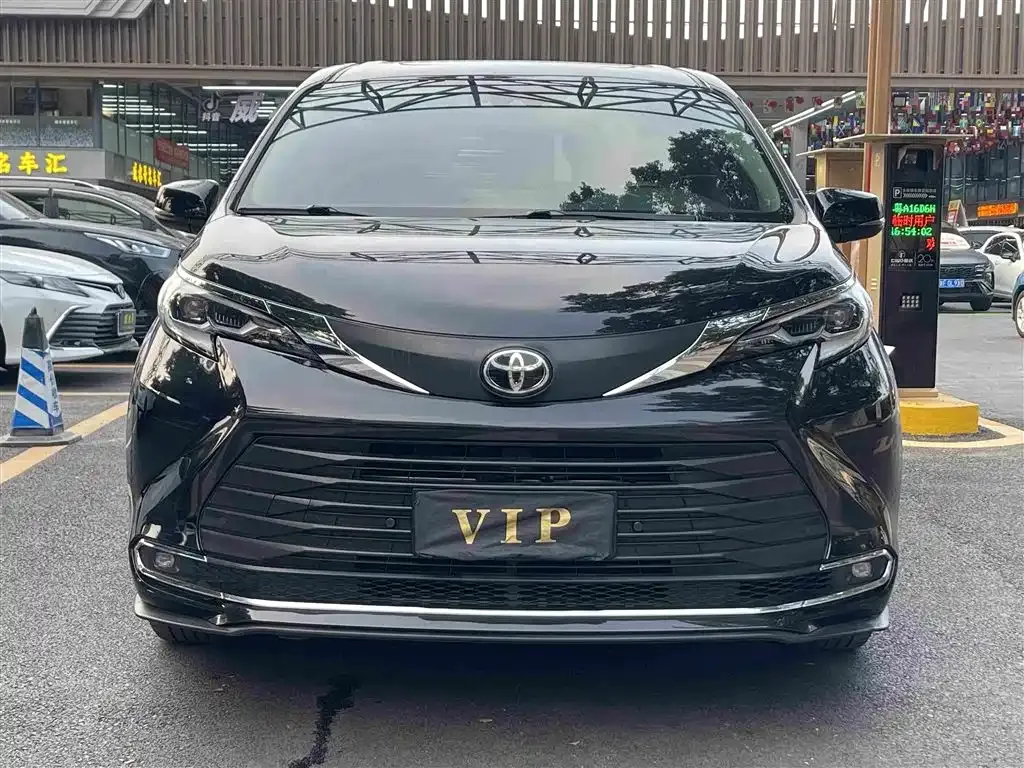 Toyota Sienna — фото 4