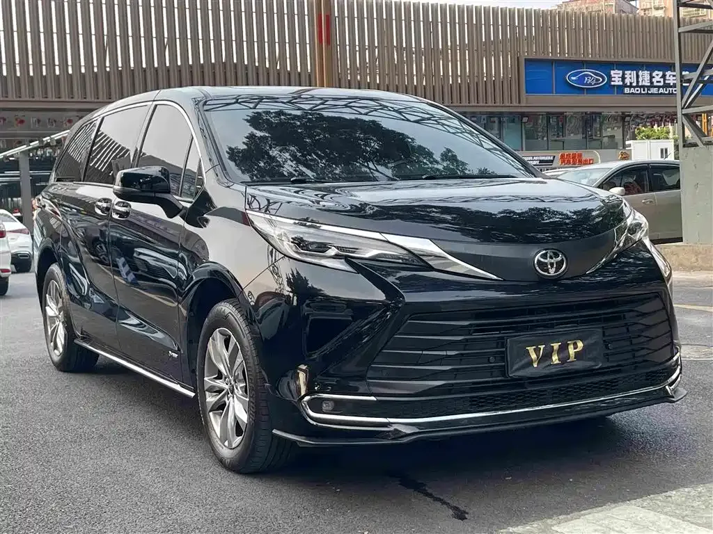 Toyota Sienna — фото 10