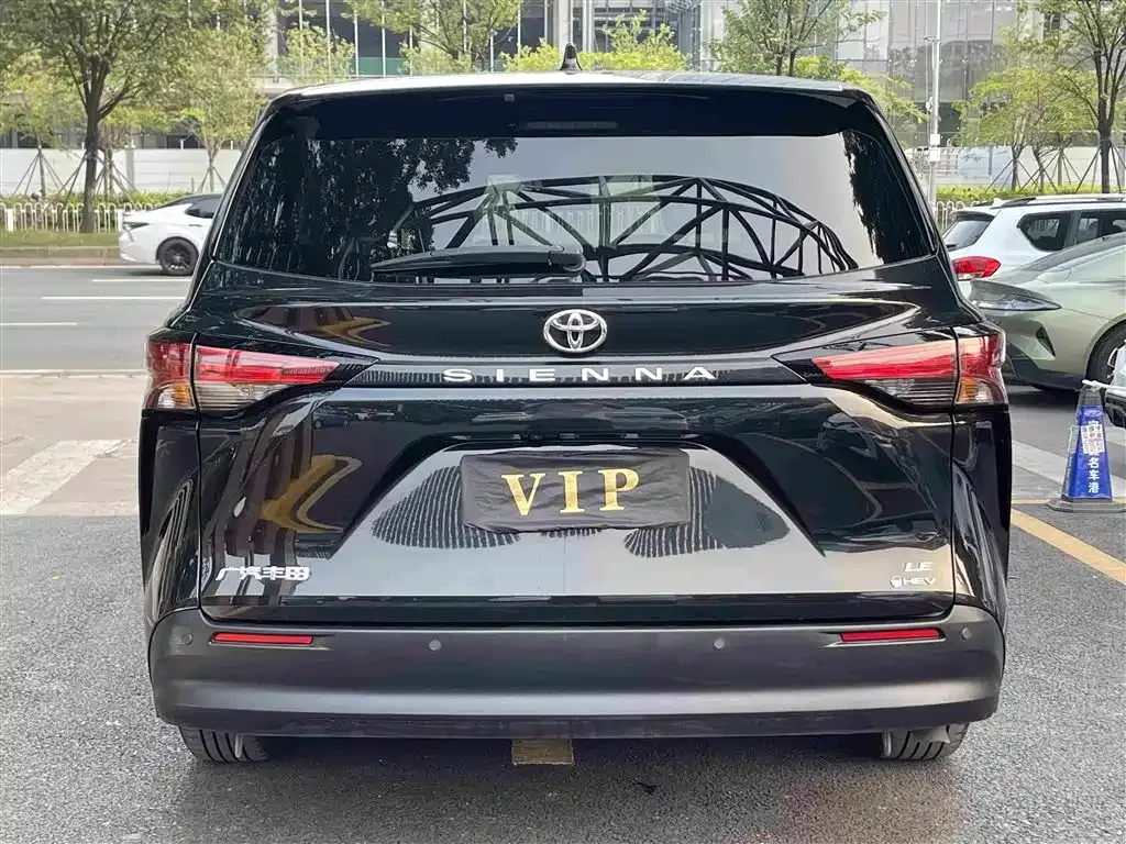 Toyota Sienna — фото 6