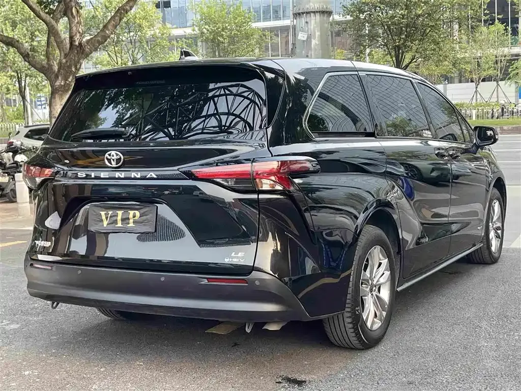 Toyota Sienna — фото 5