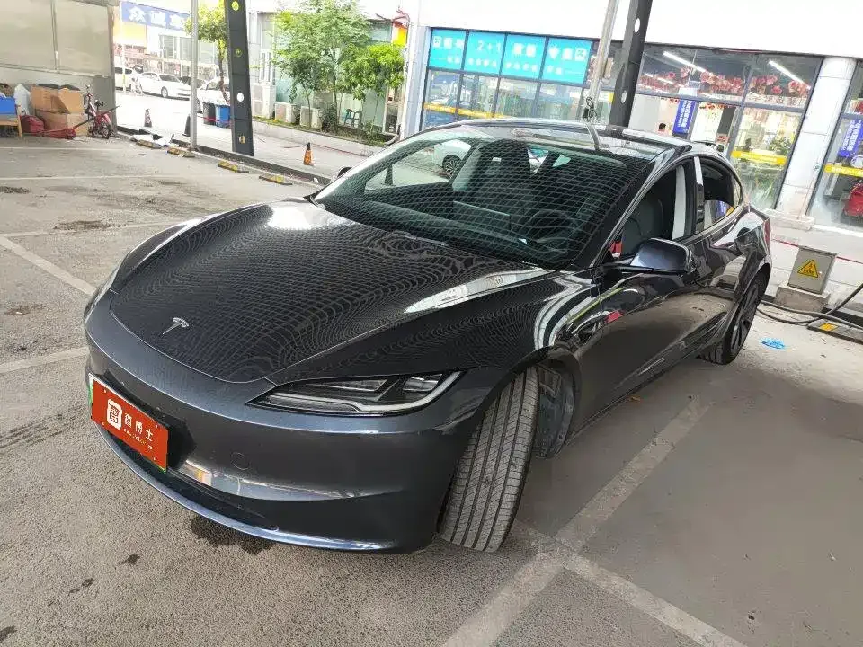 Tesla Model 3 — фото 1