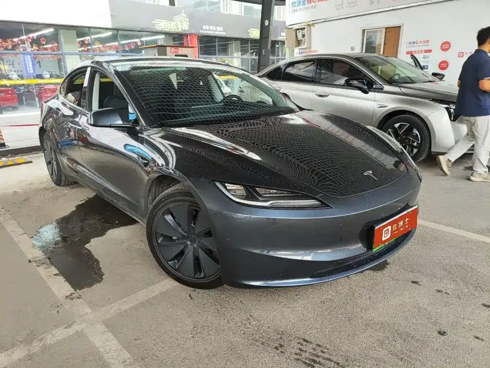 Tesla Model 3 — фото 5
