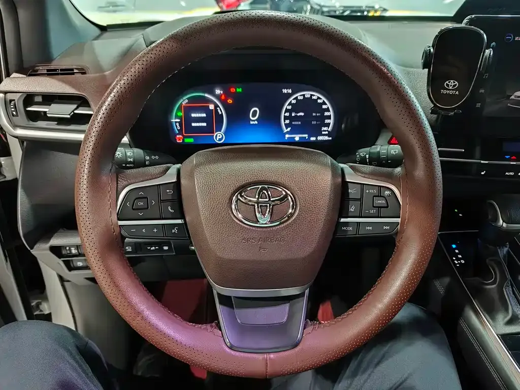 Toyota Granvia — фото 10