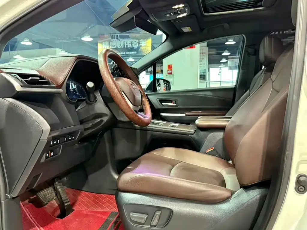 Toyota Granvia — фото 3