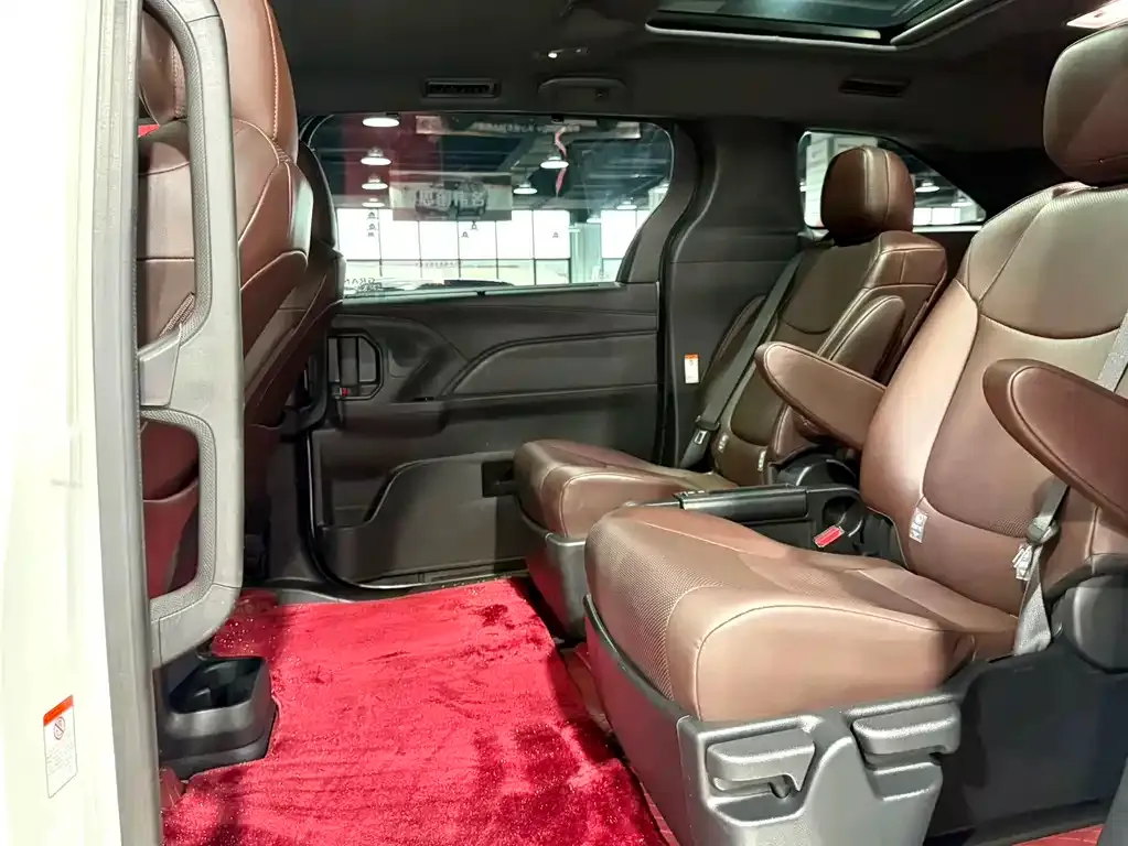 Toyota Granvia — фото 4