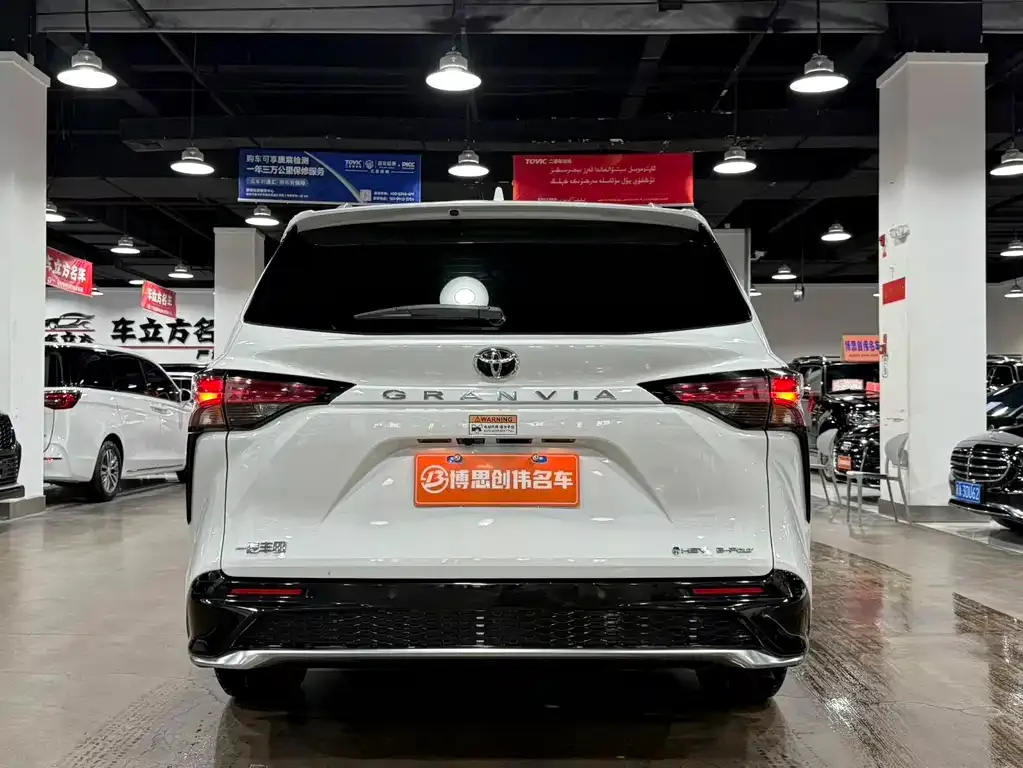 Toyota Granvia — фото 7