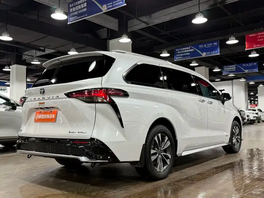 Toyota Granvia — фото 8