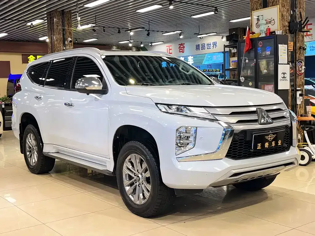 Mitsubishi Pajero Sport (Import) — фото 1