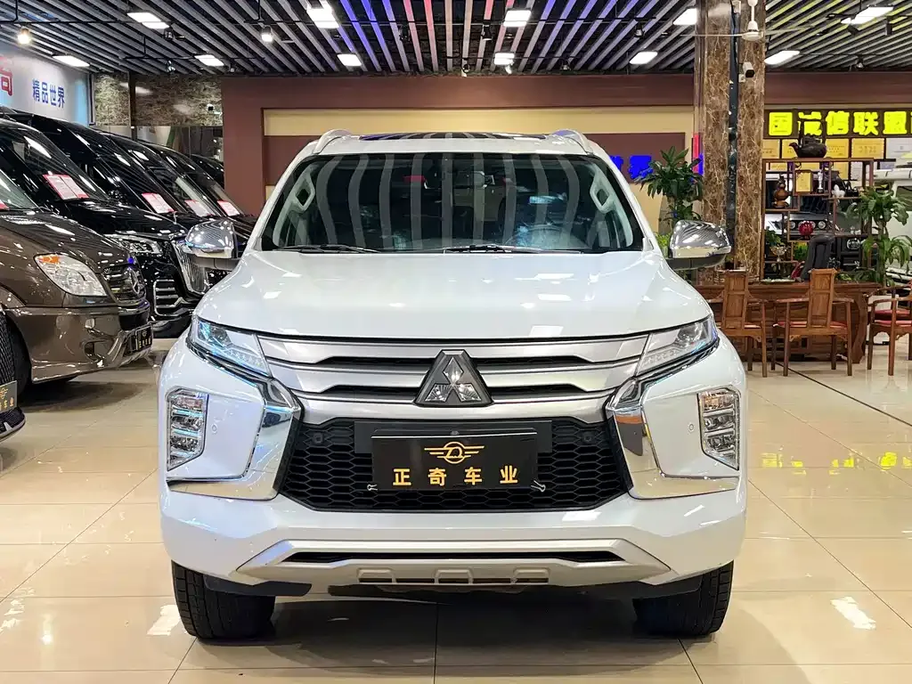Mitsubishi Pajero Sport (Import) — фото 3