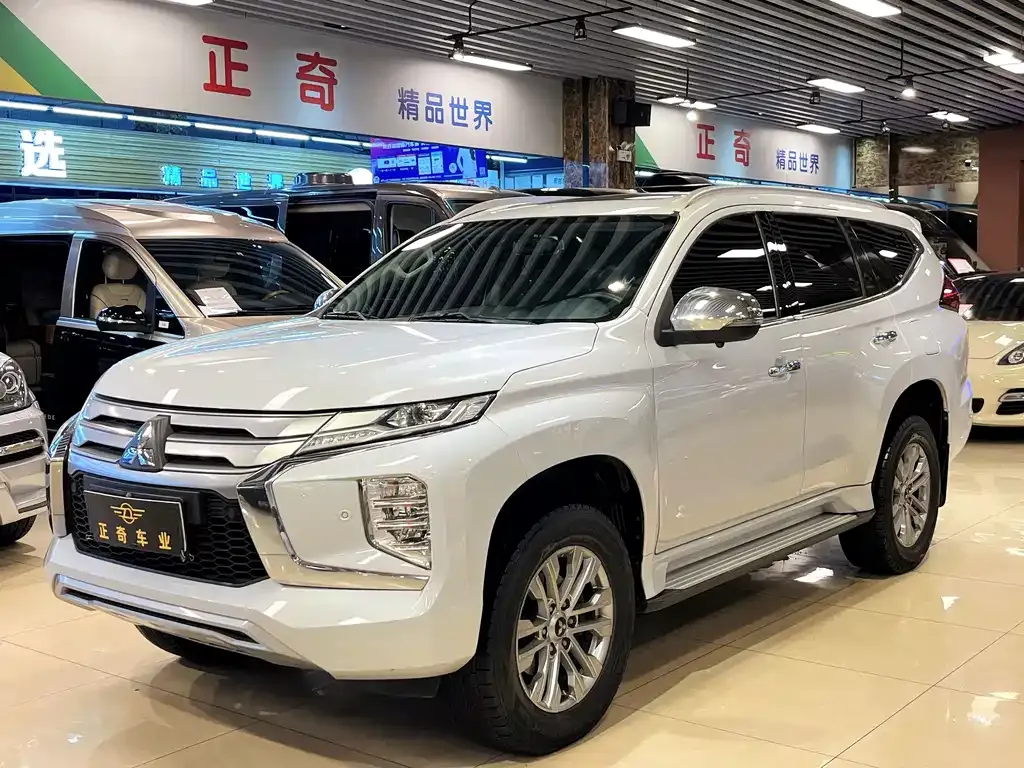 Mitsubishi Pajero Sport (Import) — фото 6