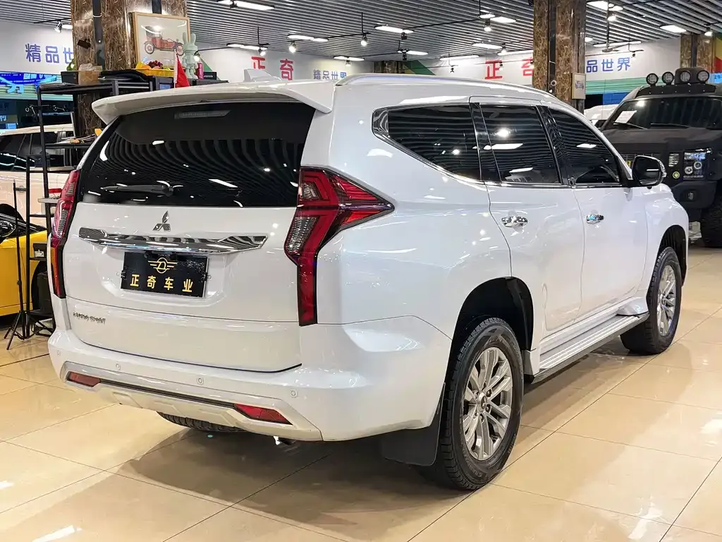 Mitsubishi Pajero Sport (Import) — фото 2