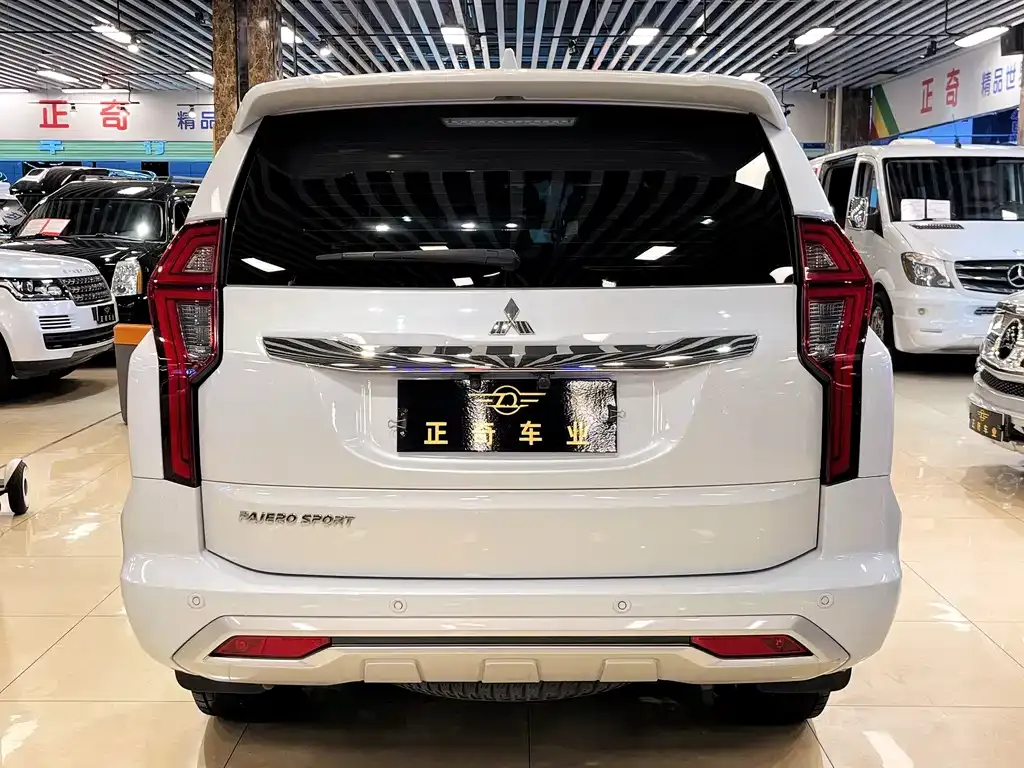 Mitsubishi Pajero Sport (Import) — фото 4