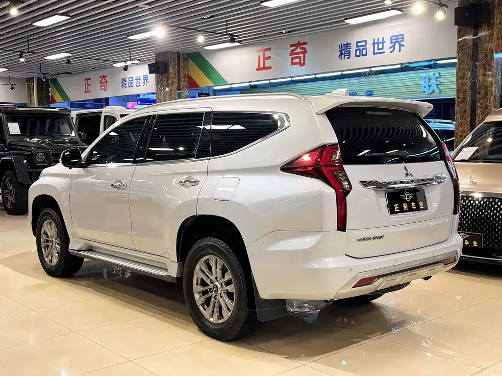 Mitsubishi Pajero Sport (Import) — фото 10