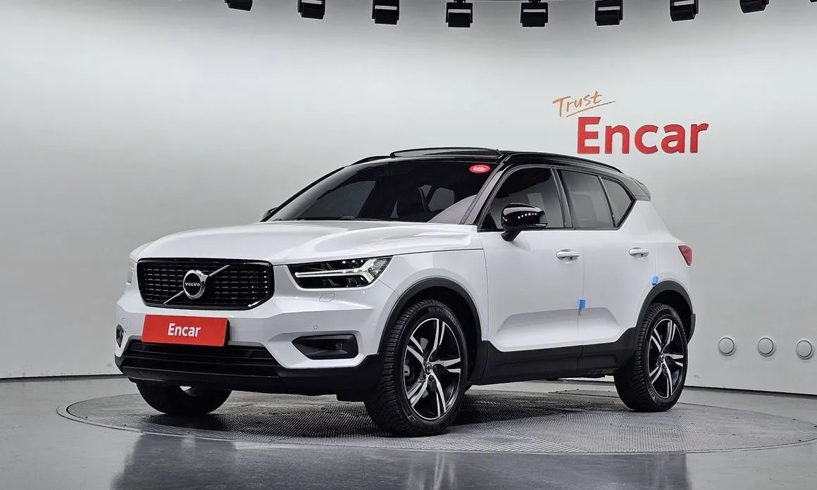 Volvo XC40 — фото 1