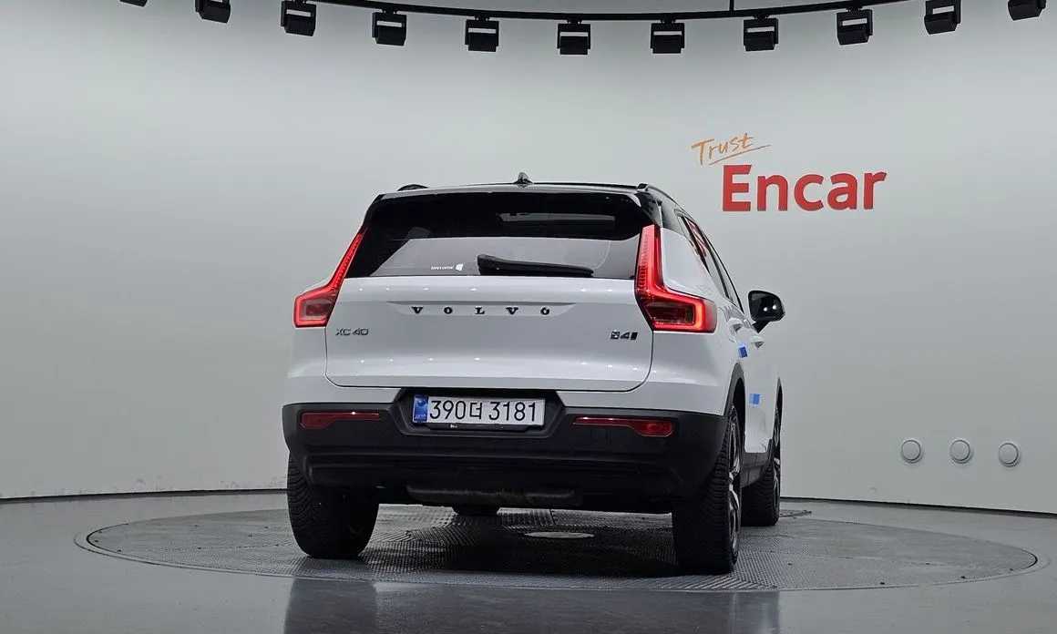 Volvo XC40 — фото 4
