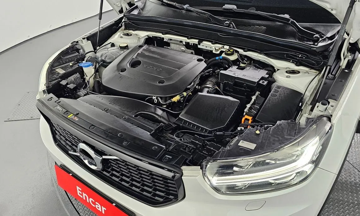 Volvo XC40 — фото 10