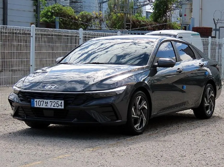 Hyundai AVANTE — фото 1