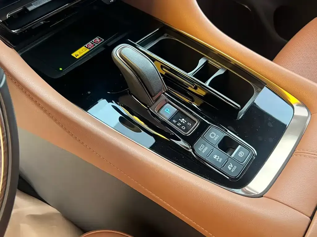 Toyota Vellfire — фото 8