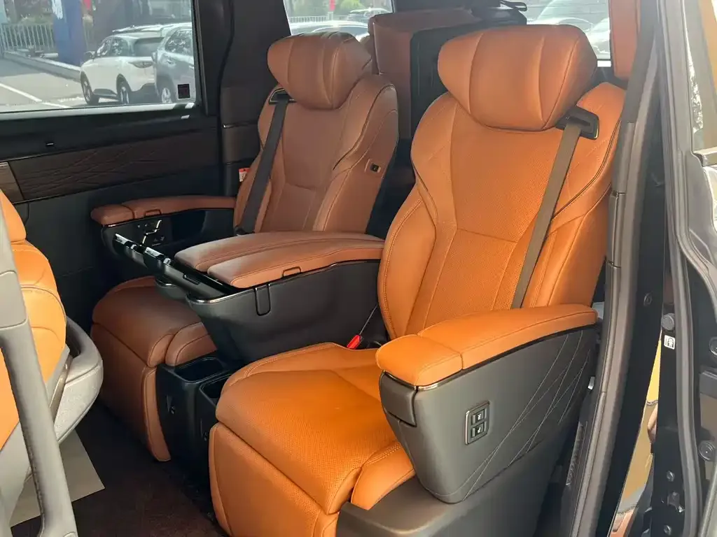 Toyota Vellfire — фото 7