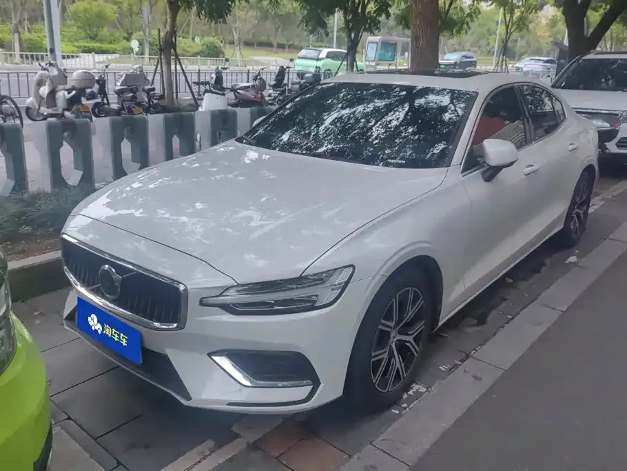 Volvo S60 — фото 1
