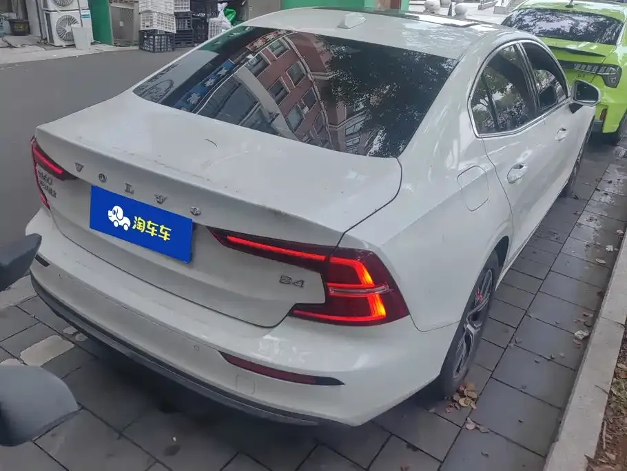 Volvo S60 — фото 10