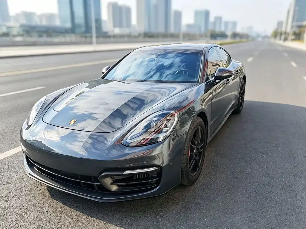Porsche Panamera — фото 1