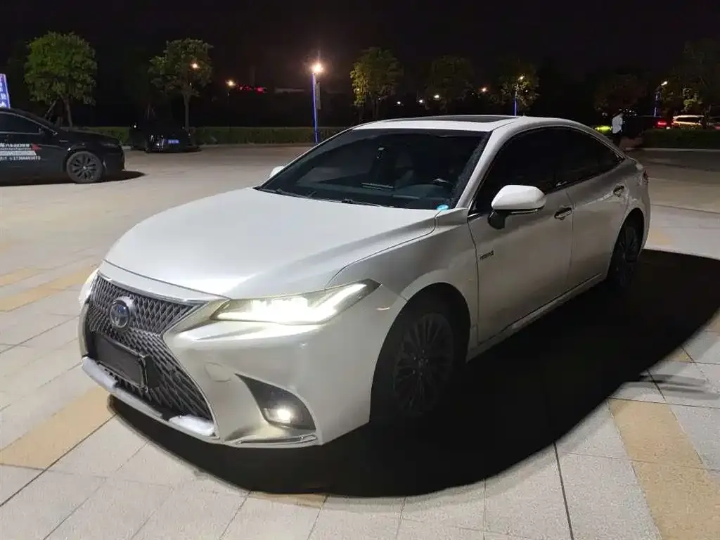 Toyota Avalon — фото 1