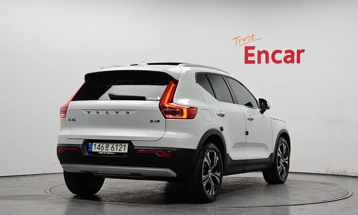 Volvo XC40 — фото 10