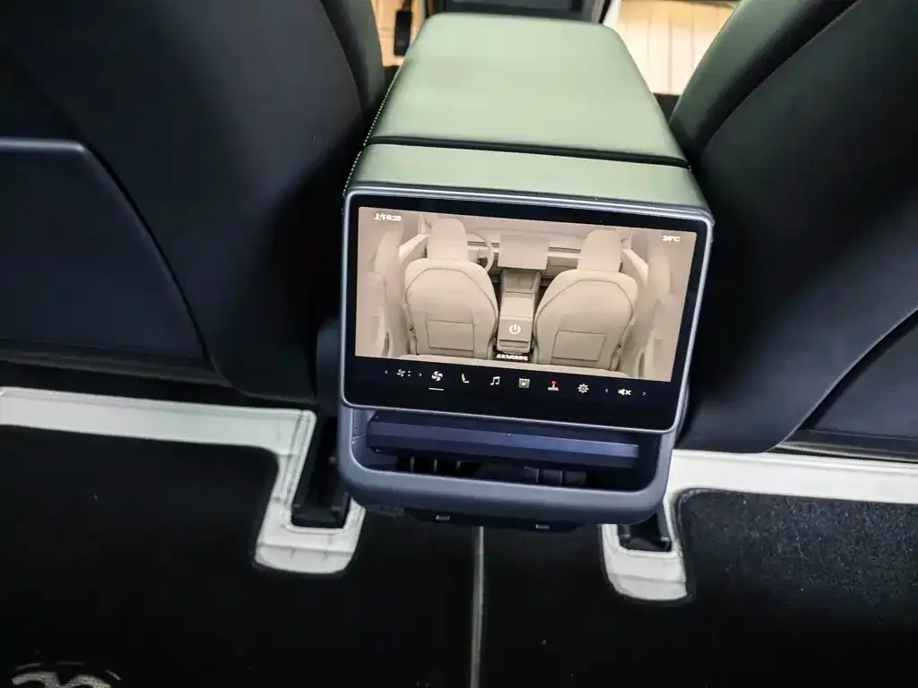 Tesla Model 3 — фото 2