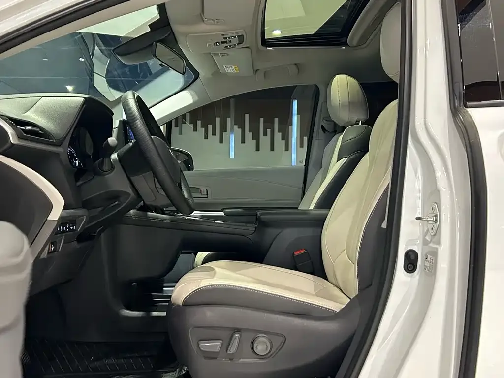 Toyota Granvia — фото 6