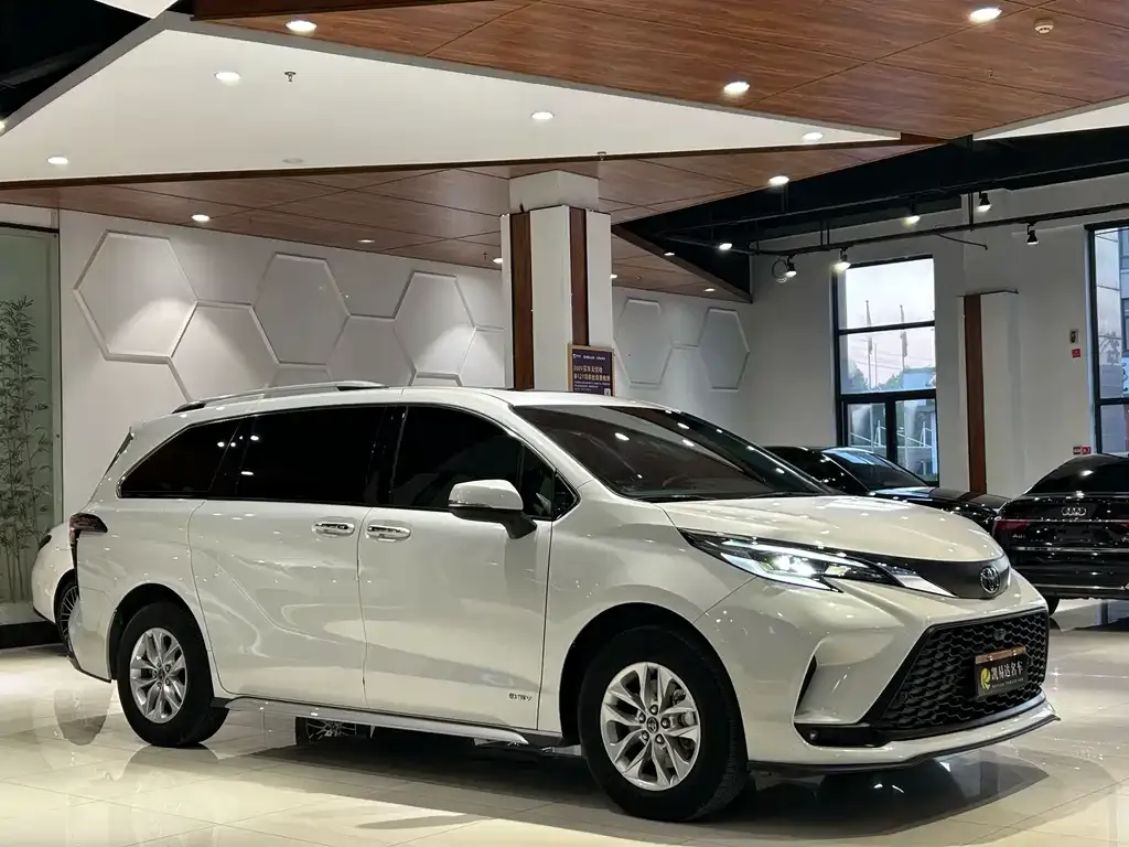 Toyota Granvia — фото 5