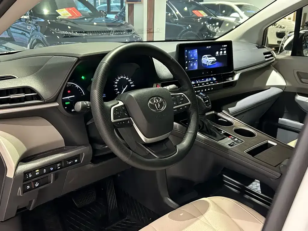 Toyota Granvia — фото 9
