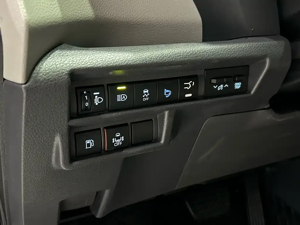 Toyota Granvia — фото 10