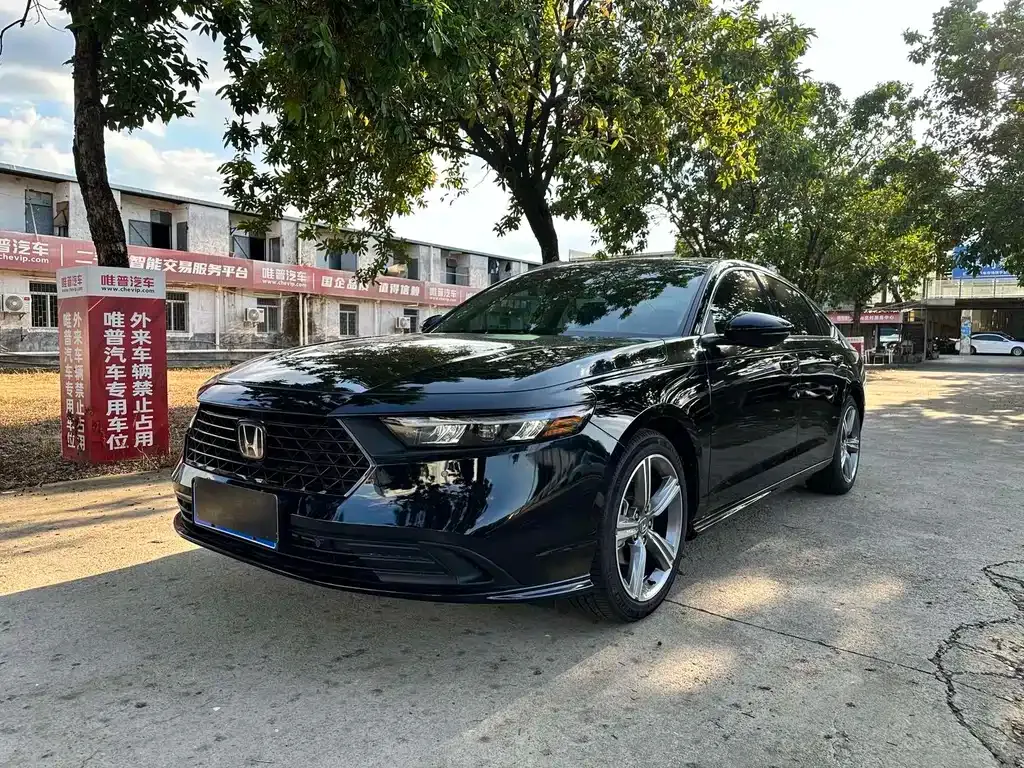 Honda Accord — фото 1